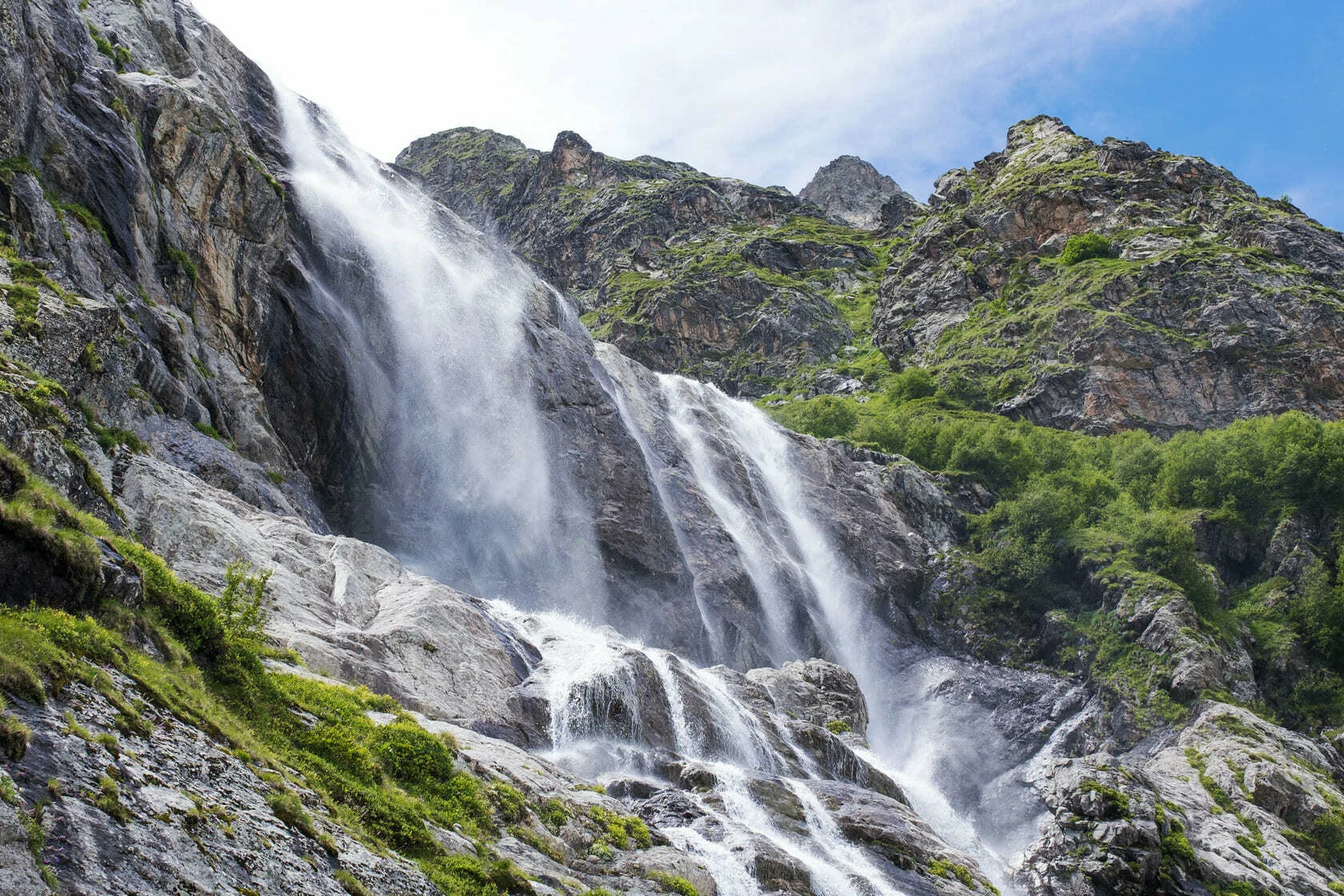 Каскад водопадов крупным планом